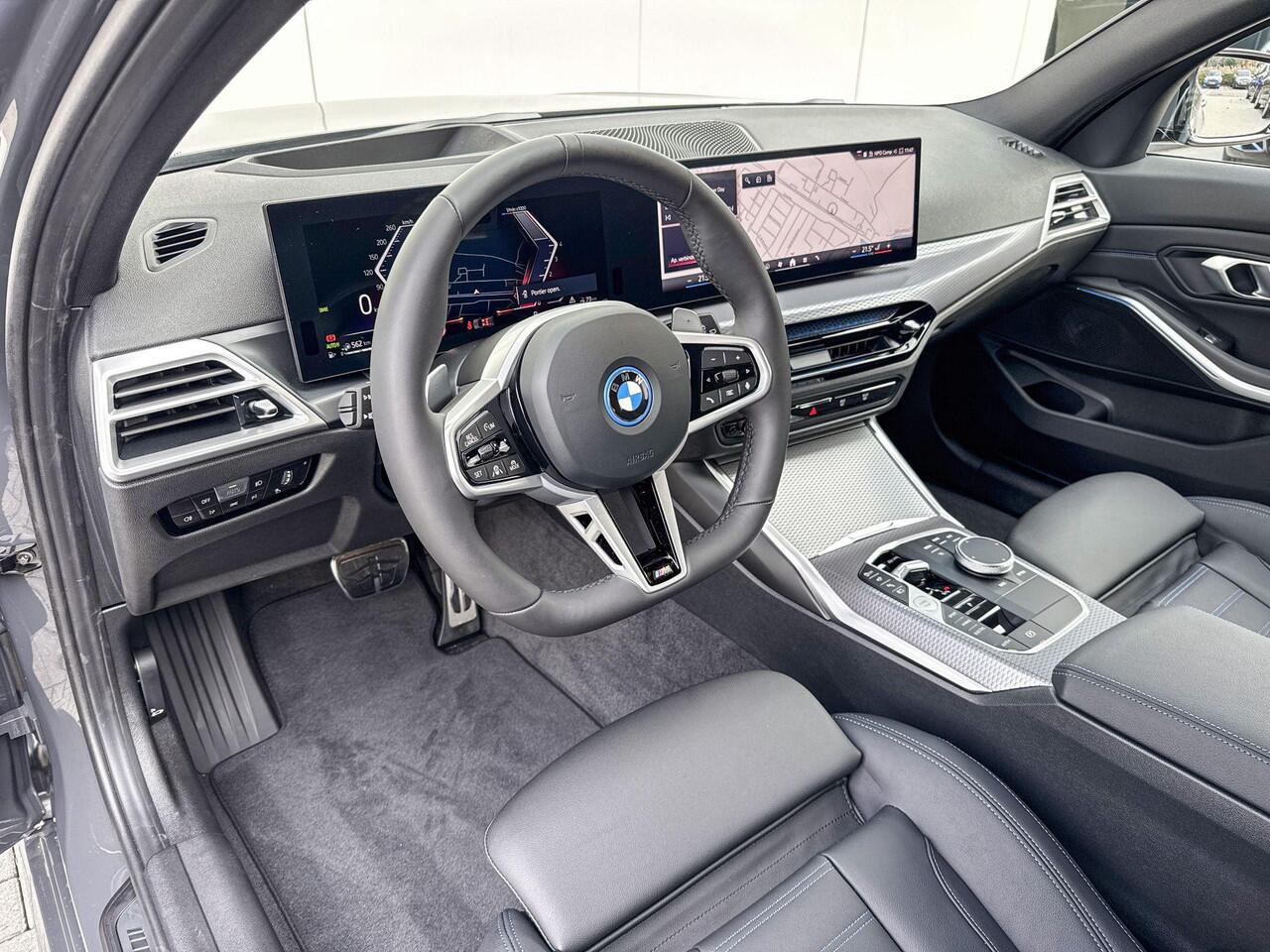 BMW 3-SERIE Touring 330e | M Sport Pro | Glazen Panoramadak | Innovation Pack