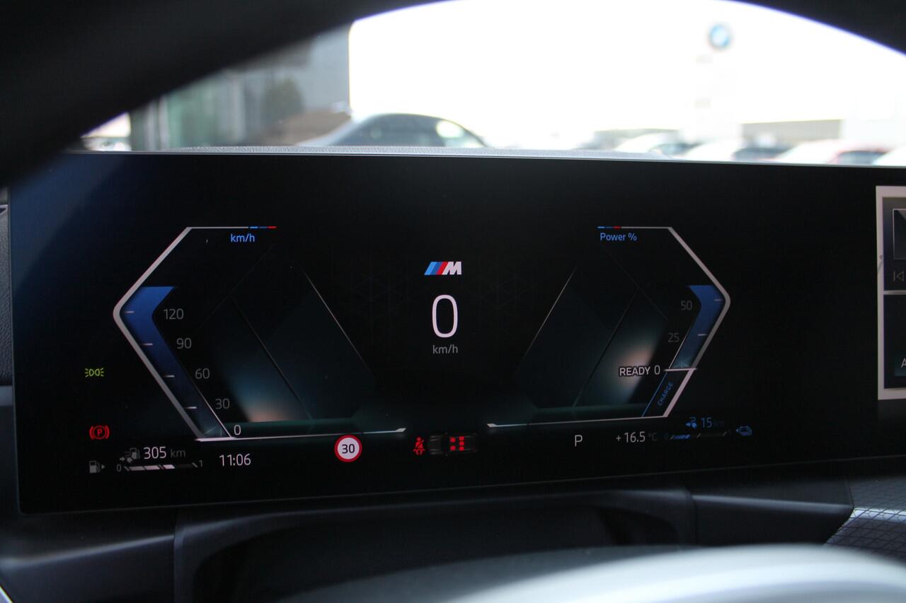 BMW 3-SERIE Touring 330e M Sport Automaat / Sportstoelen / Achteruitrijcamera / Stoelverwarming / Adaptieve LED / Parking Assistant / PDC / Cruise Control / Live Cockpit Plus