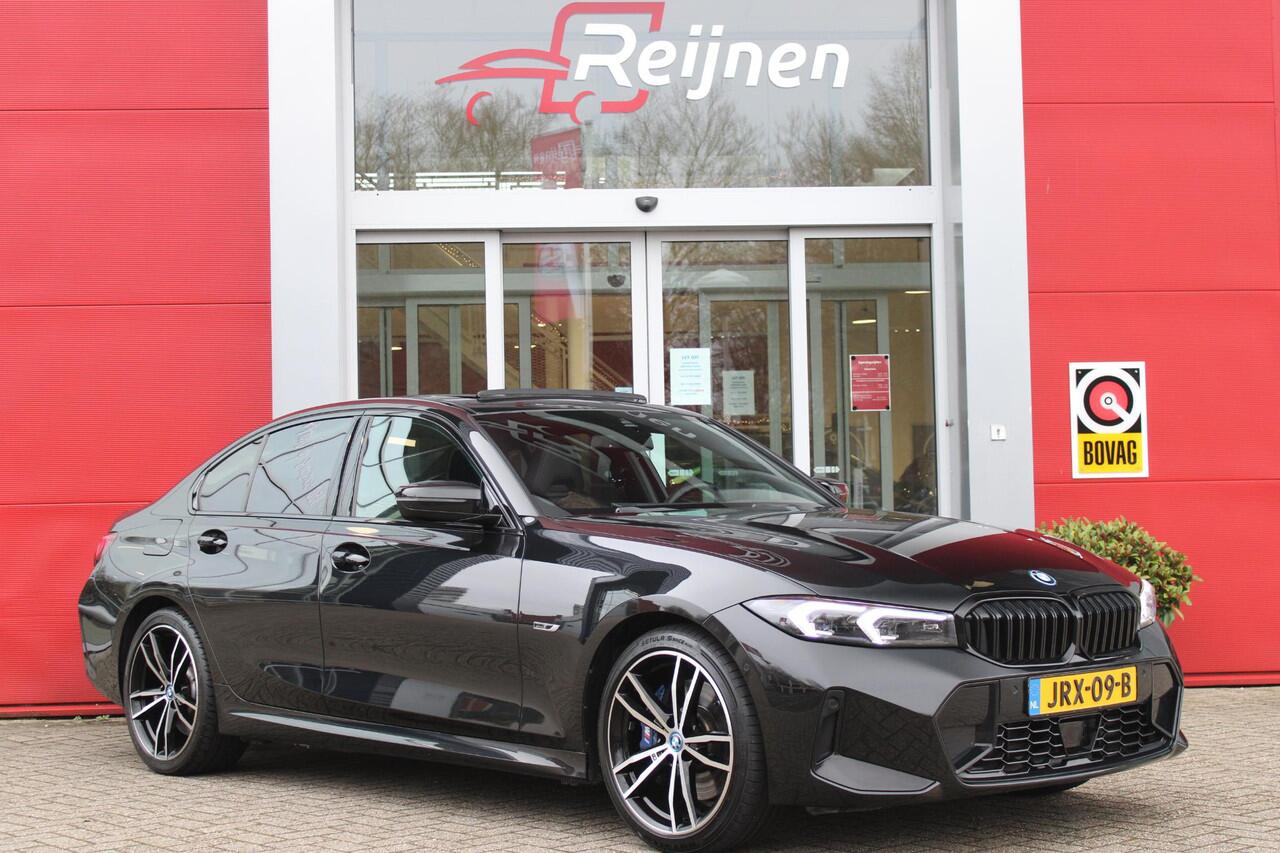 BMW 3-SERIE 330e 292PK xDRIVE | PANORAMISCH SCHUIF/KANTEL DAK | M-SPORT PRO-PAKKET | M-SPORT REMMEN UITGEVOERD IN DONKERBLAUW MET M LOGO | BMW LIVE COCKPIT PROFESSIONAL | CURVED DISPLAY |DRIVING ASSISTANT INCL. HEAD-UP DISPLAY | PARKING ASSIST INCL. ACHTERUITRIJCAMER