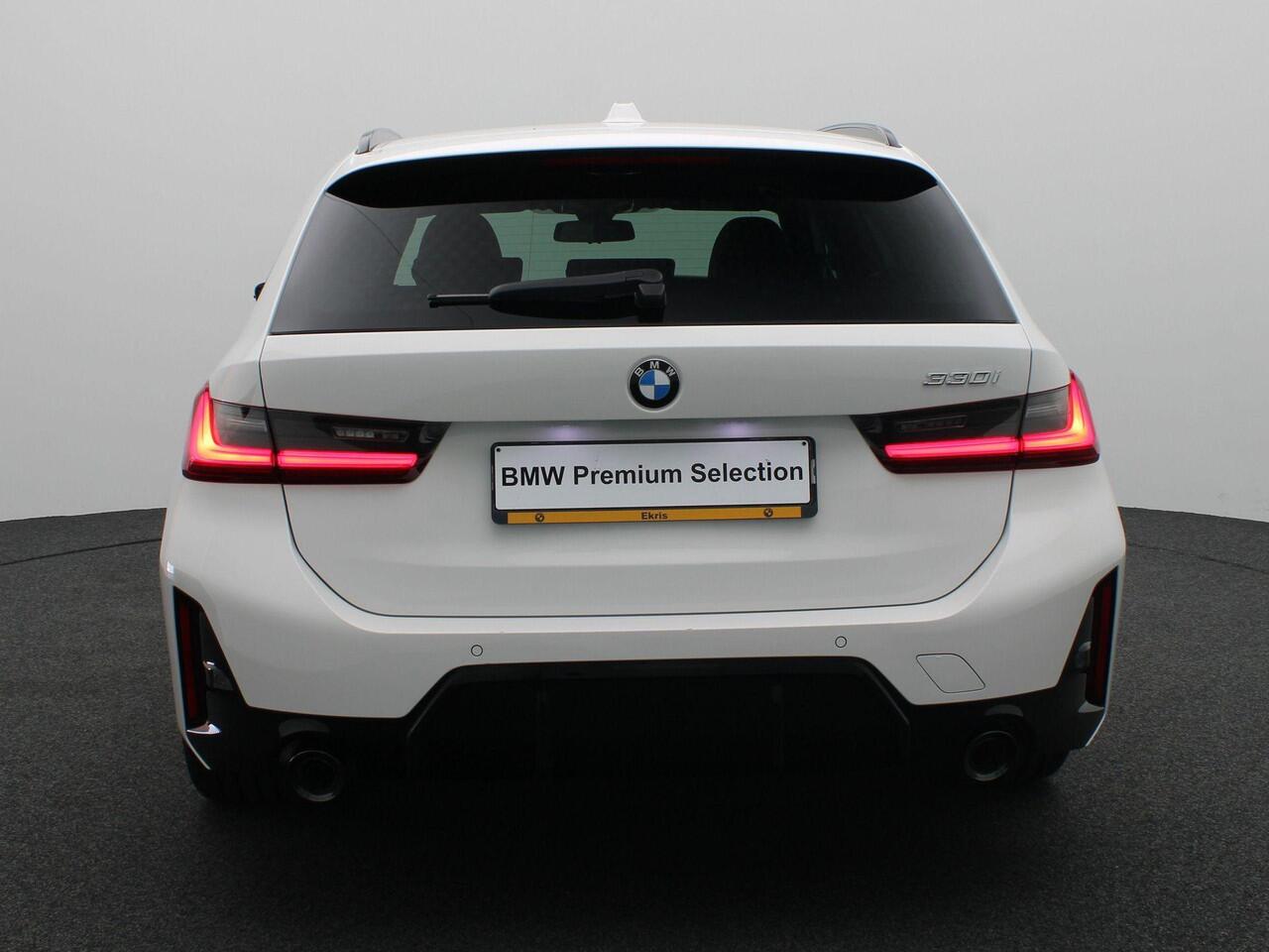 BMW 3-SERIE Touring 330i M Sportpakket Pro | Panoramadak | HIFI | Curved Display | 19"