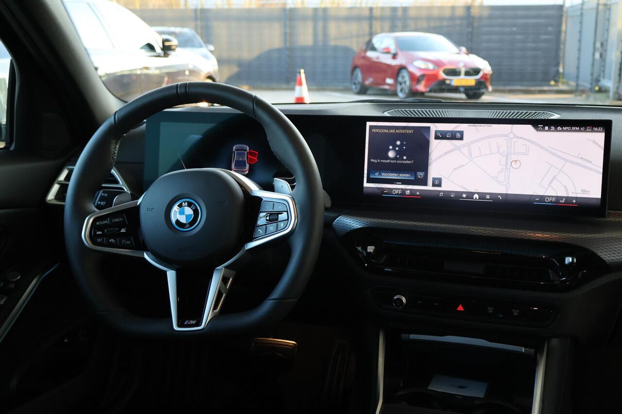BMW 3-SERIE 330e Sedan | M Sportpakket Pro | Comfort Pack