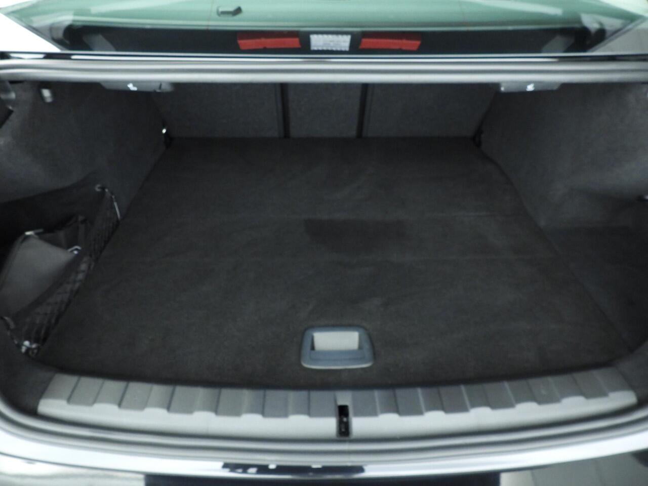 BMW 3-SERIE Sedan 320e | Laserlicht | Leder | Navigatie | Stoelverwarming | Chrome line | DAB | Hifi speakers | Alu 17 inch