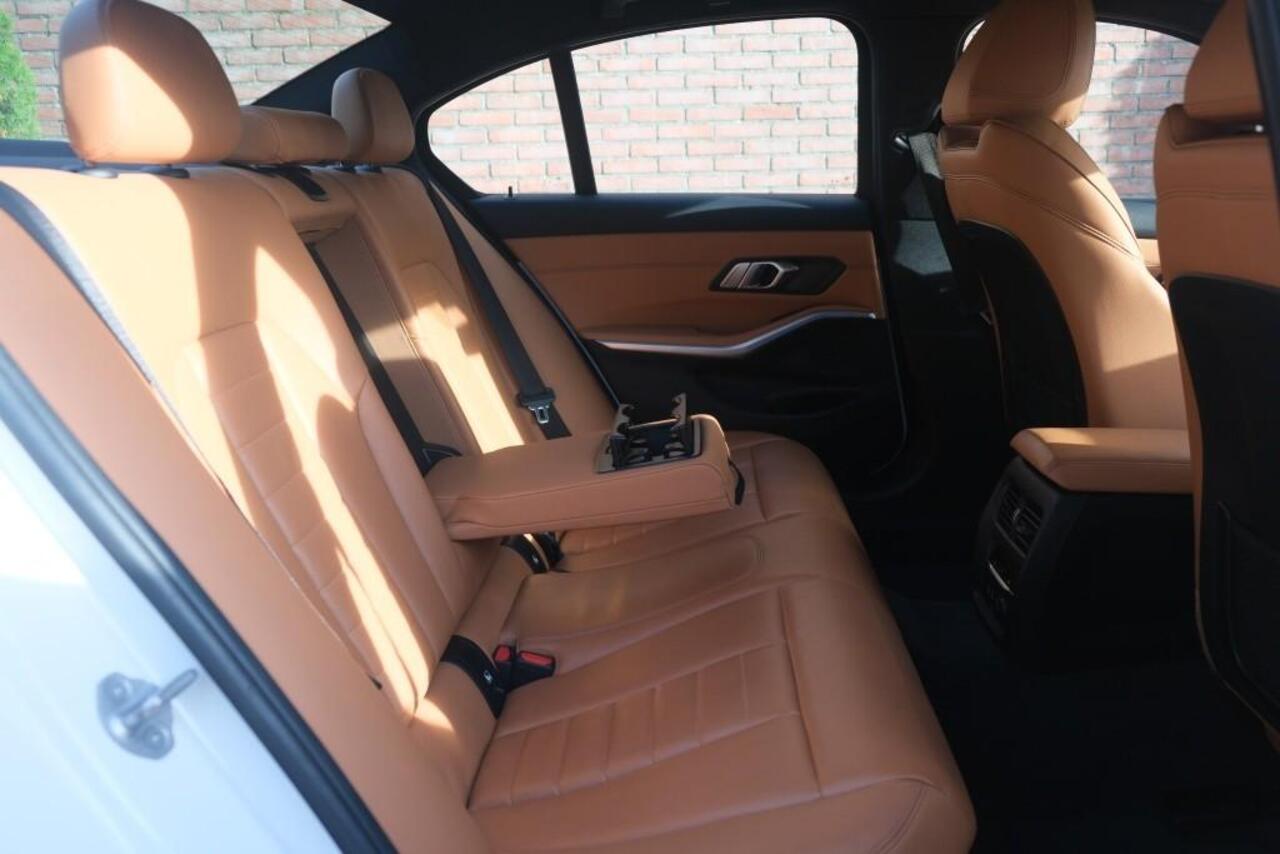 BMW 3-SERIE 330e eDrive 292pk Edition | Navi | App Connect | Climate | Cruise | Camera | Leder | PDC