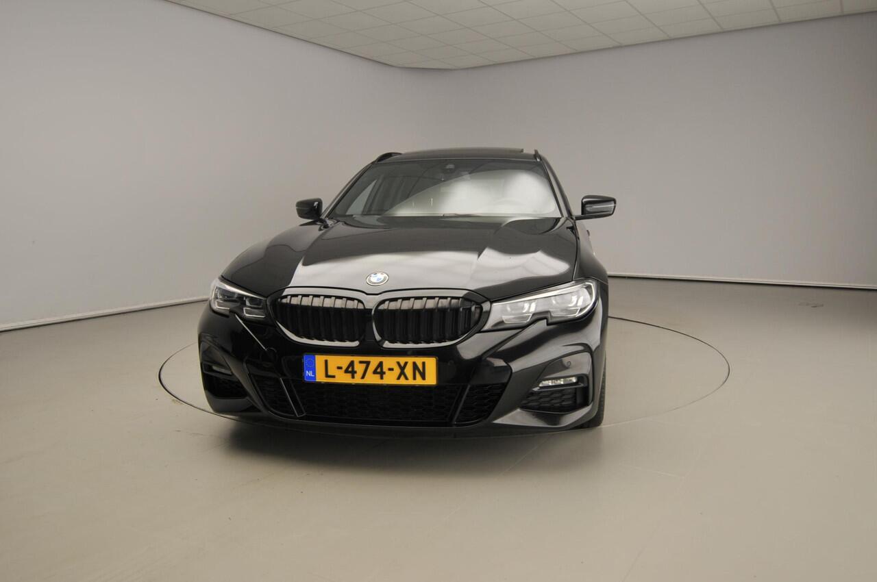 BMW 3-SERIE Touring 318i | M-Sportpakket | LED | Navigatie | Schuifdak | Sportstoelen | DAB | Hifi speakers | Alu 18 inch