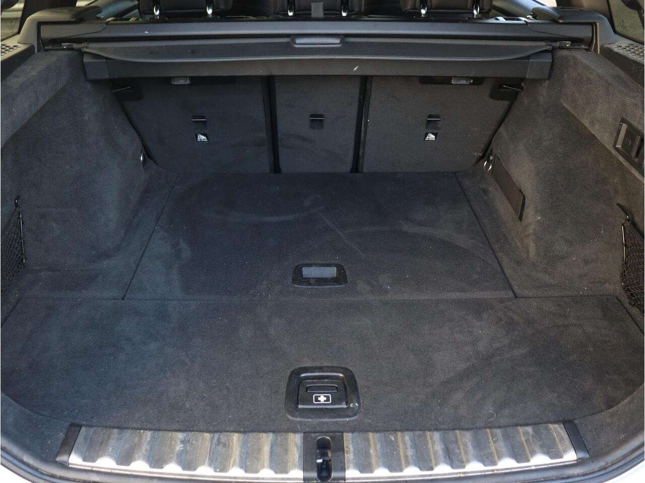 BMW 3-SERIE Touring 318i | Executive | Sport Line | Sportstoelen | Hi-Fi | M Sport Stuurwiel | Climate Control | Getint Glas | 17'' LMV