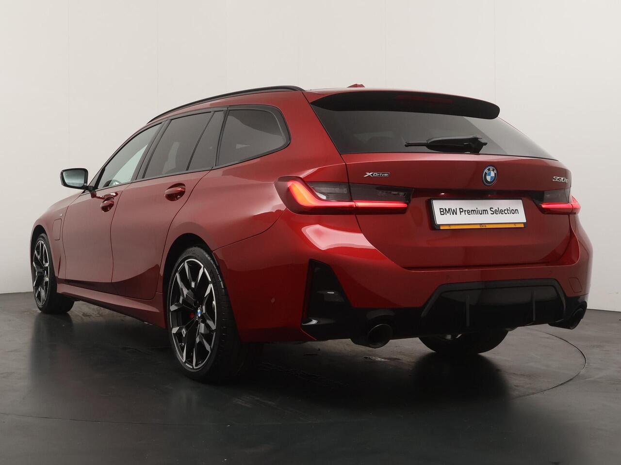 BMW 3-SERIE Touring 330e xDrive | M-Sport Pro | Head-Up | Adaptive Cruise | Trekhaak | Panoramadak | HiFi