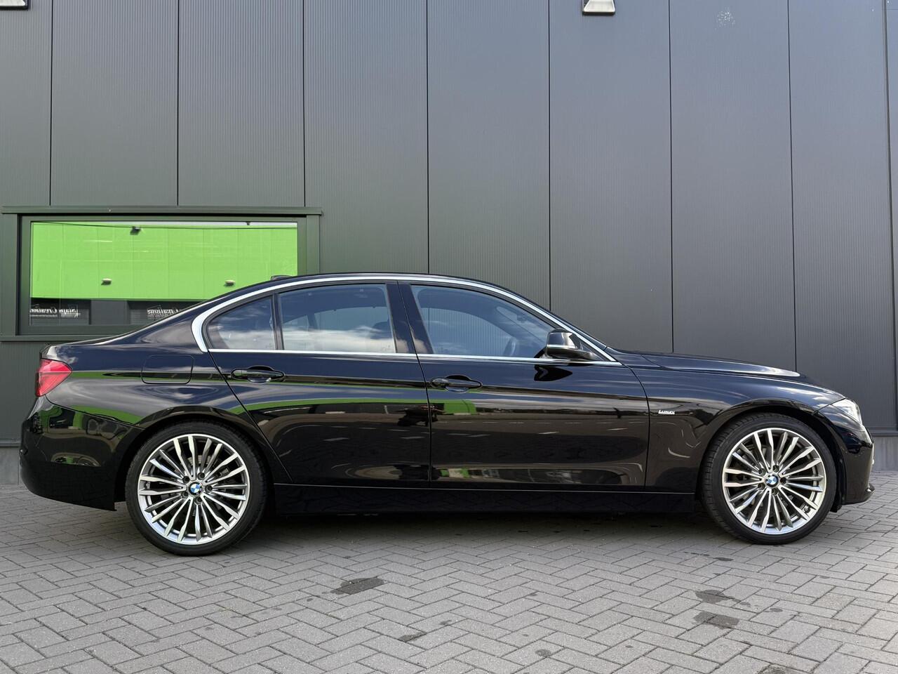 BMW 3-SERIE 318i Luxury Edition 136 PK Steptronic | Eindejaarsvoordeel | Inclusief 12 maanden garantie | NAP | Nieuwe APK | Automaat | Schuifdak | Panoramadak | Leder | Navigatie | LED koplampen | Parkeersensoren | Stoelverwarming | Climate control | Cruise control |