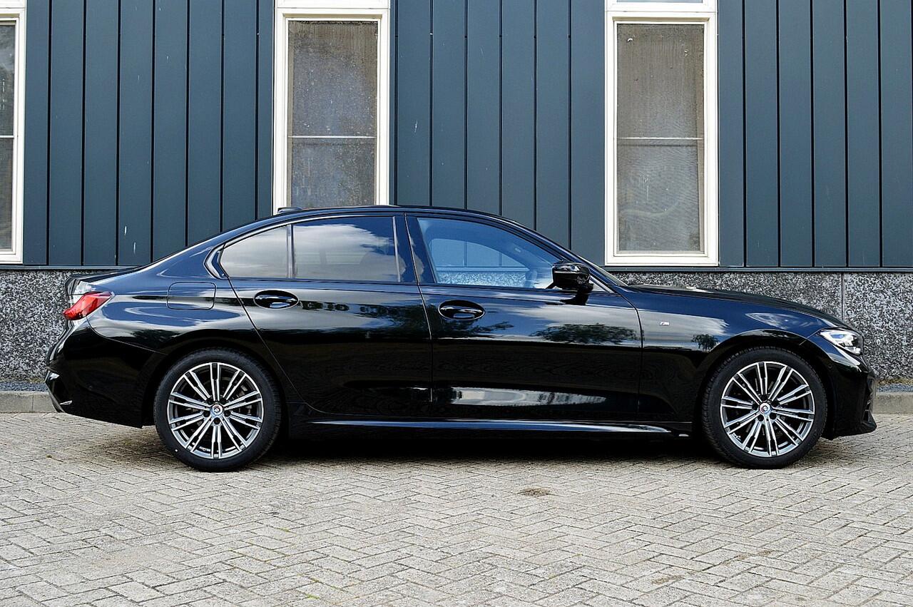 BMW 3-SERIE 320i M-Sport Business Edition Plus Rijklaarprijs-Garantie Leder Led Camera Navigatie 50 Jahre Edition