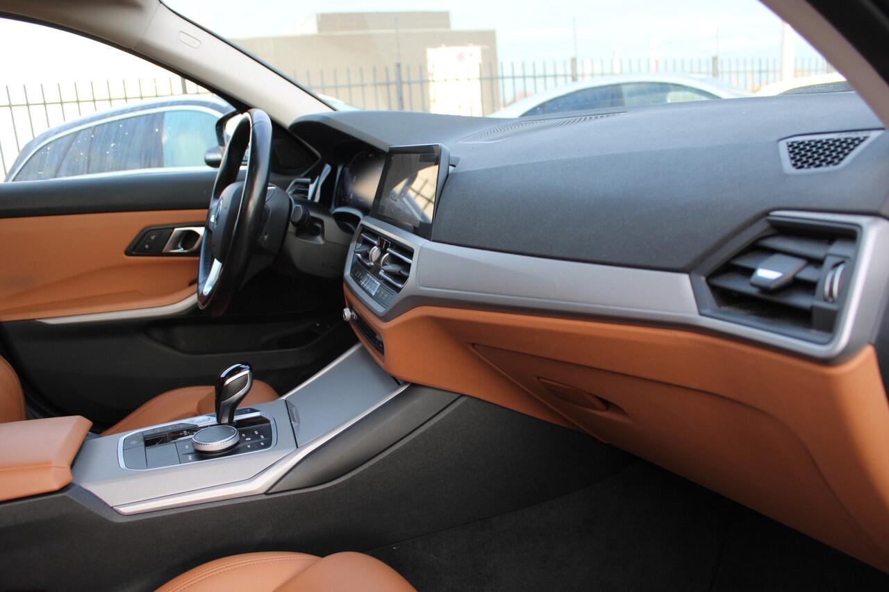 BMW 3-SERIE Touring 320e Business Edition Plus PANORAMADAK LEDER CARPLAY CAMERA