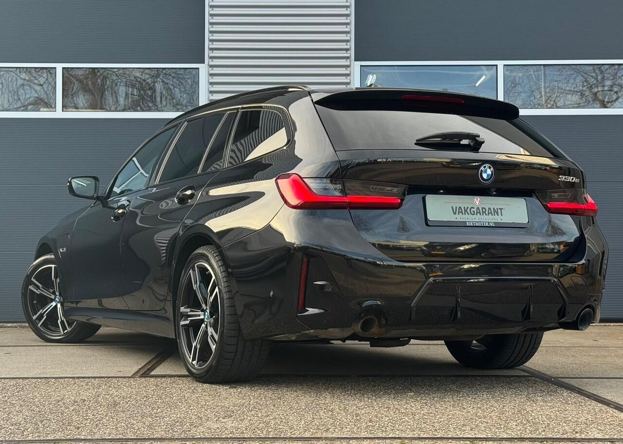BMW 3-SERIE Touring 330e High Executive