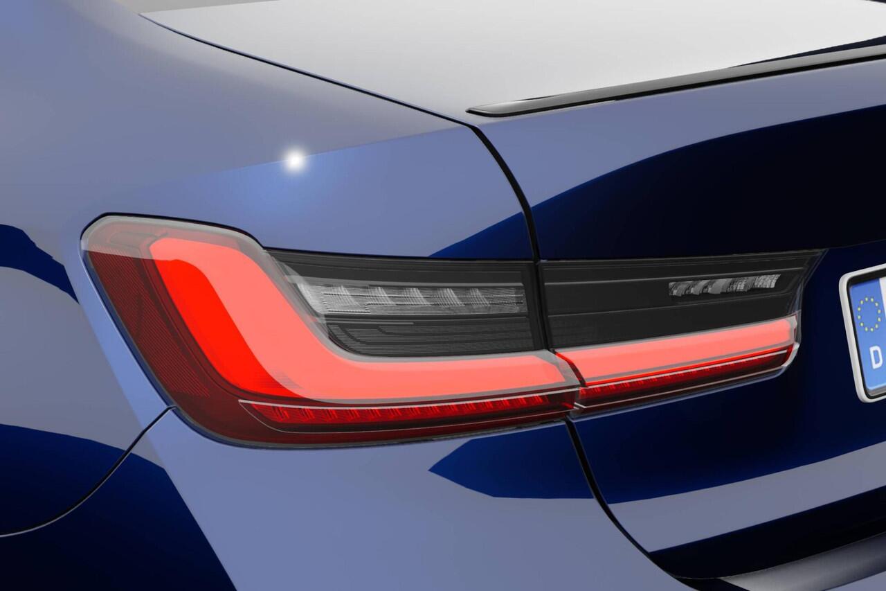 BMW 3-SERIE Sedan 330e | M Sport Pro | Comfort Pack | Elektrisch bediend glazen schuif-/kanteldak | Active Cruise Control