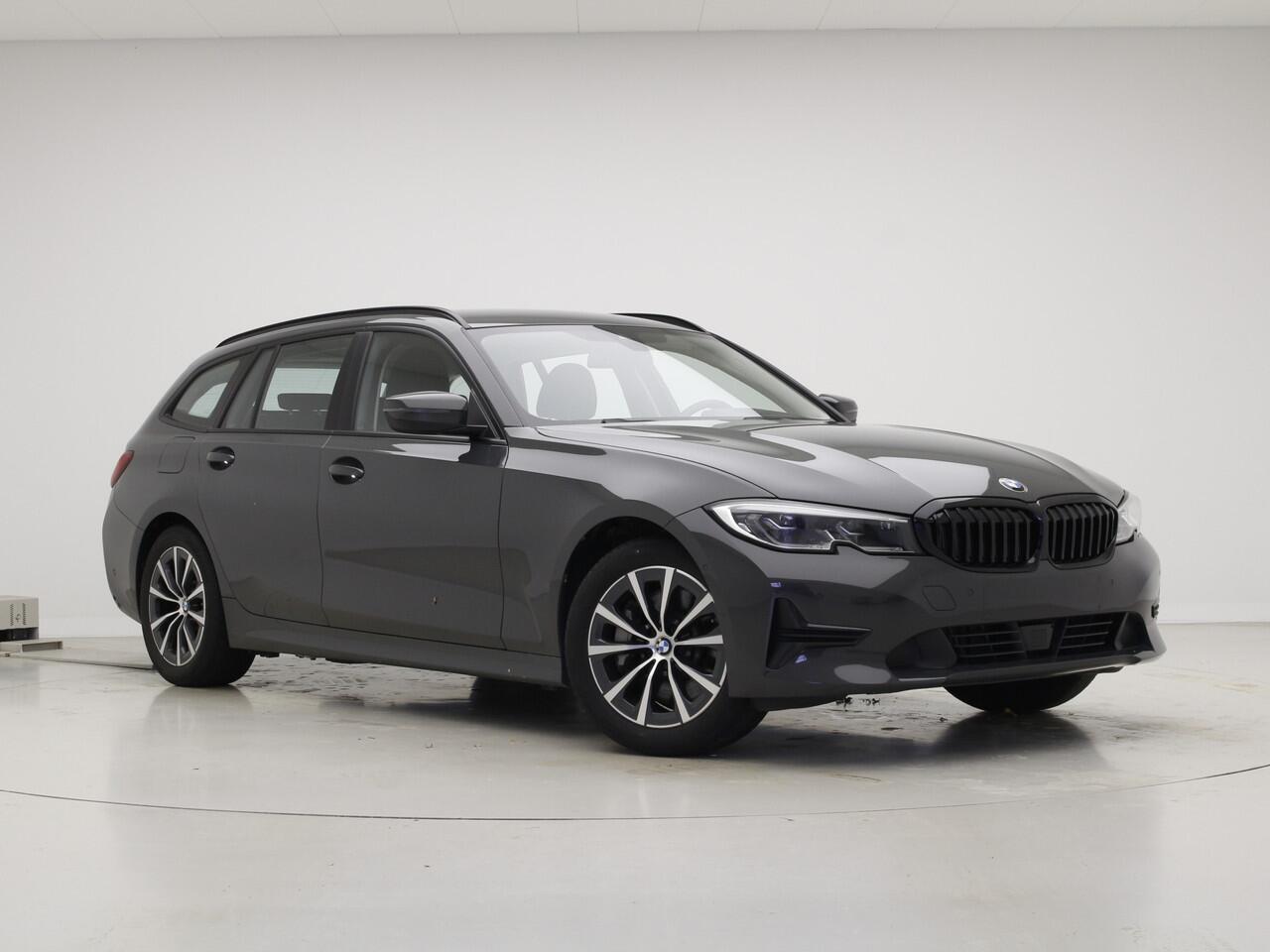 BMW 3-SERIE Touring 330e | Harman Kardon | Head-Up | Active Cruise Controle | Laser | Stoelverwarming | Individual Metallic