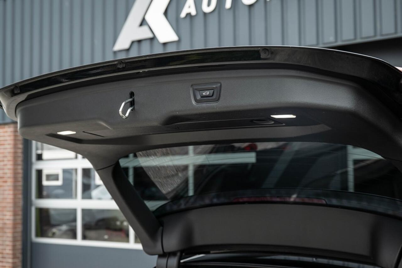 BMW 3-SERIE 330e xDrive M-Sport | Shadow | Adapt. Cruise | Trekhaak | 18' inch |