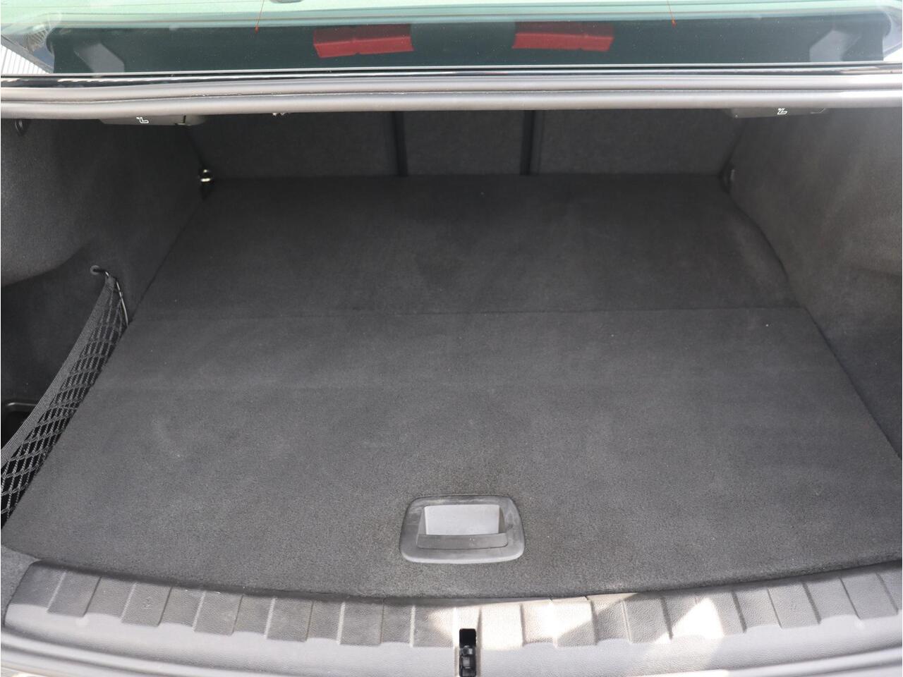 BMW 3-SERIE Sedan 330e | High Executive | HiFi | Led | Apple Carplay | Verwarmde Voorstoelen