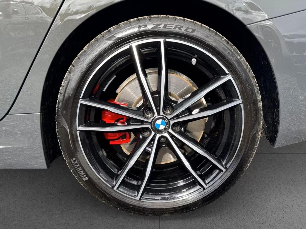 BMW 3-SERIE 330iA M-SPORT Pro ** LED, LC Prof, SCHUIF/KANTEL, ACC, 19-inch LMV, HuD, TREKH ** ¤ 23.650,= onder NP - 1e EIG - UNFALLFREI ** ** INFORMEER OOK NAAR ONZE AANTREKKELIJKE FINANCIAL-LEASE TARIEVEN **