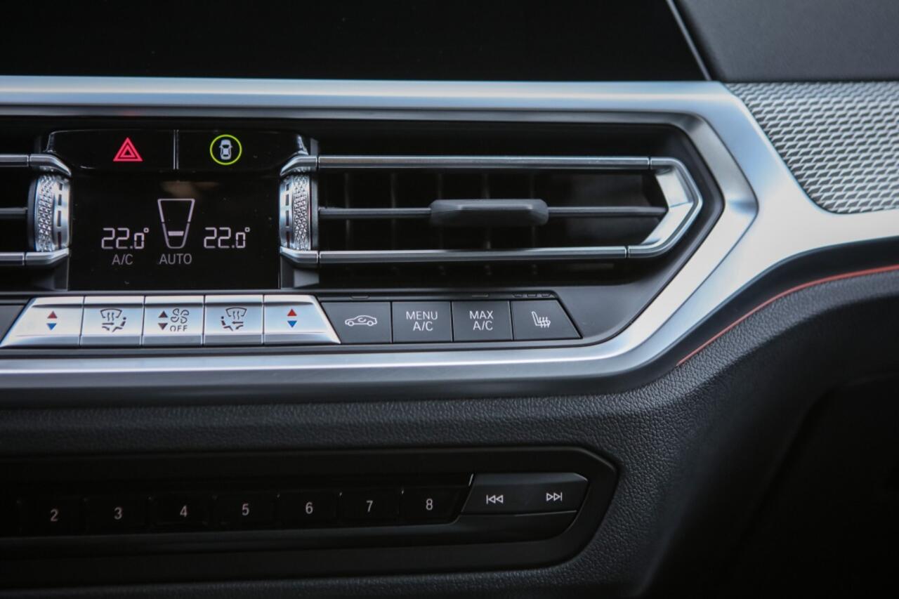 BMW 3-SERIE 330e M Sport | Trekhaak | Achteruitrijcamera | Adaptieve Cruise