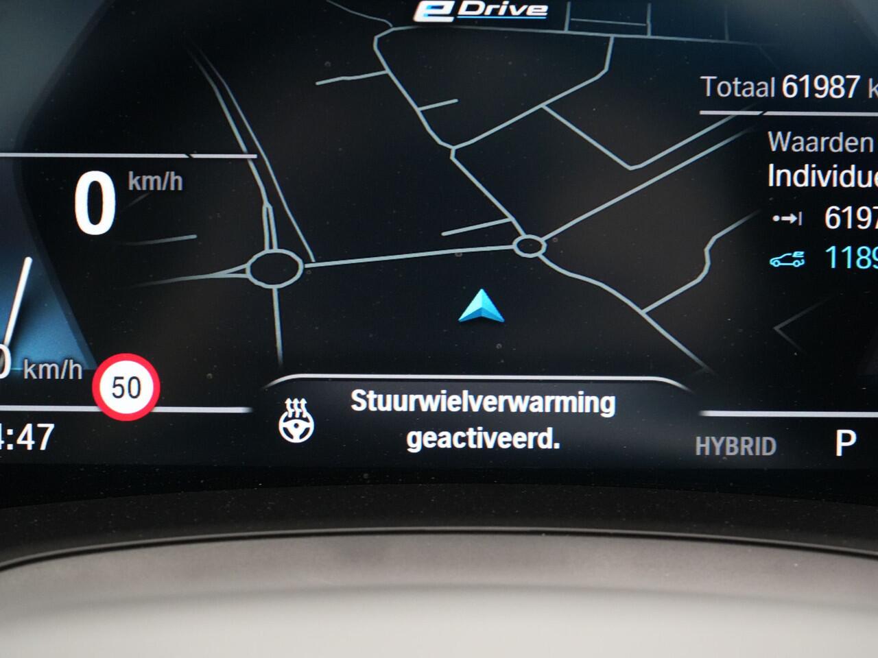 BMW 3-SERIE Touring 330e Plug In Hybrid 293pk Dealer O.H PHEV | Trekhaak Af Fabriek | Panodak | Head Up | Adaptive Cruise | Laser LED | Lederen Sportstoelen Memory & Verwarmd | Keyless | Blis | Apple Carplay | Stuur Verwarmd | Navigatie | DAB |