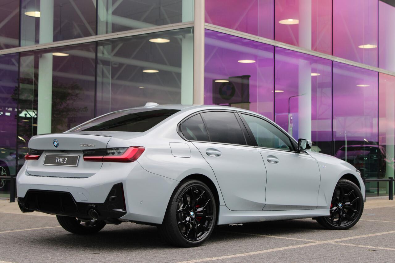 BMW 3-SERIE 330e High Executive M Sport Automaat / Schuif-kanteldak / Sportstoelen / Adaptieve LED / Parking Assistant Plus / Live Cockpit Professional / Stoelverwarming / Comfort Access