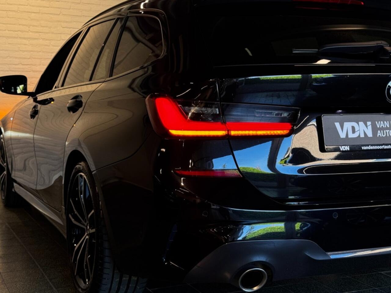 BMW 3-SERIE Touring 318i High Executive M-Sport Laser LED Leder HUD 19''