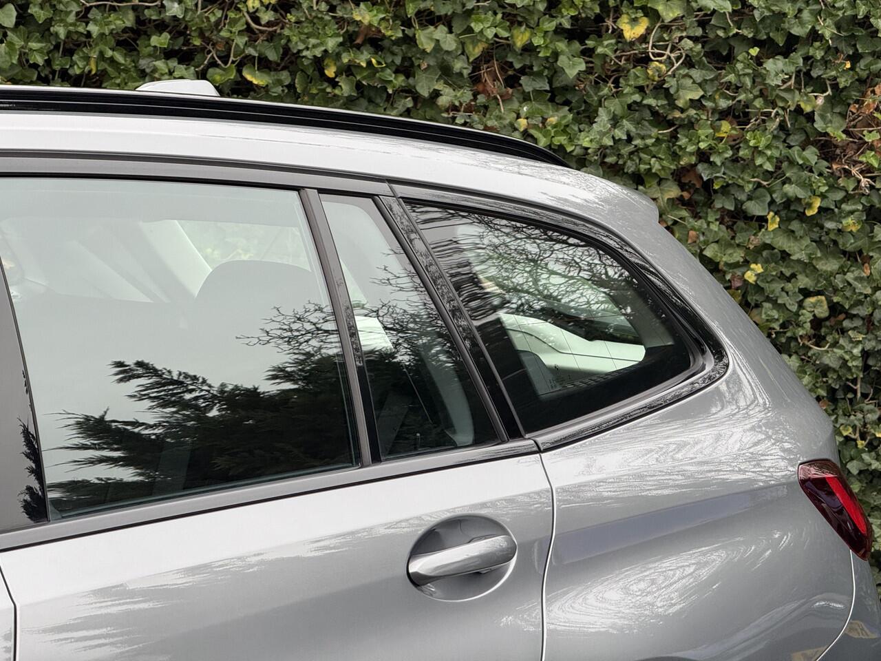 BMW 3-SERIE Touring 320e | Leder | Camera | Sportstoel. | PDC voor + achter