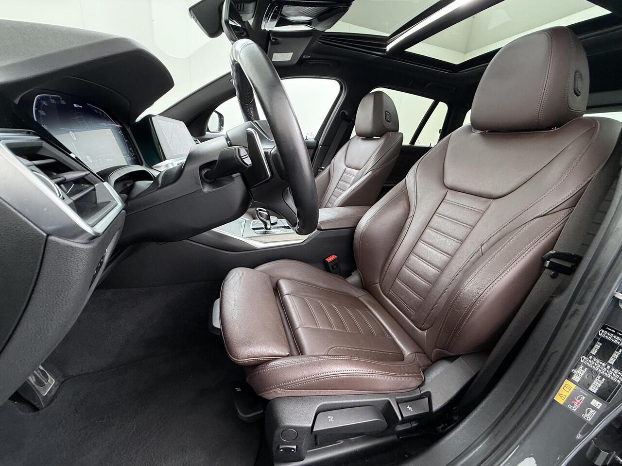 BMW 3-SERIE Touring 330e X-Drive | M pakket | Leder | Panoramadak | PHEV