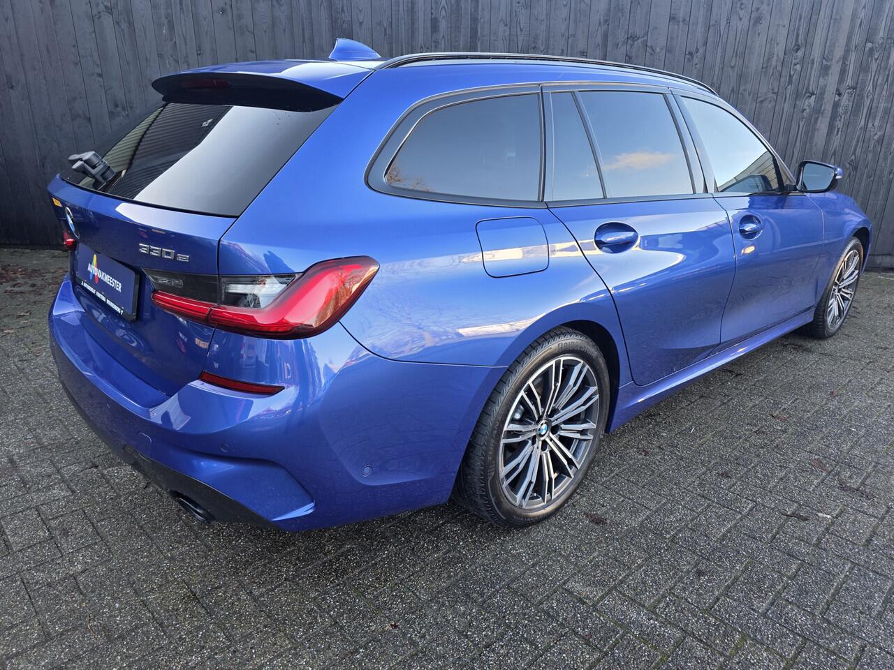 BMW 3-SERIE Touring 330e xDrive M-Sport