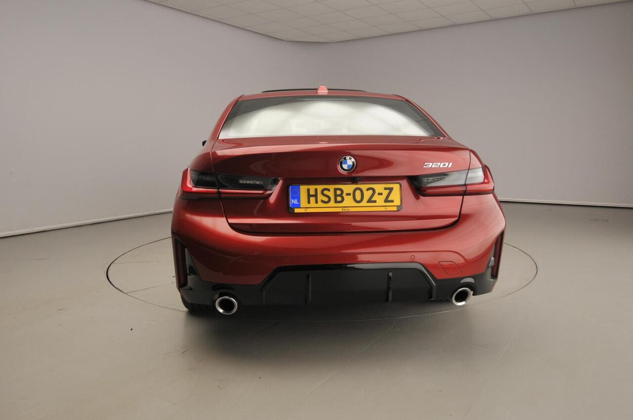 BMW 3-SERIE Sedan 320i | M-Sportpakket | LED | Leder | Navigatie | Schuifdak | Stoelverwarming | Sportstoelen | DAB | Alu 19 inch