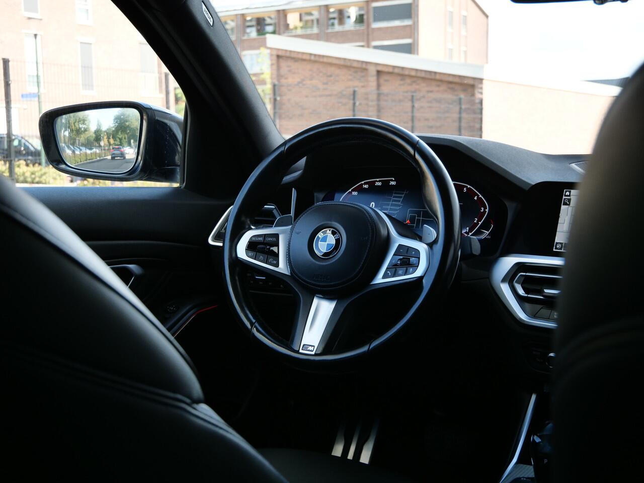 BMW 3-SERIE 320i 184pk Business Edition Automaat M-Sport / Apple Carplay / Navigatie