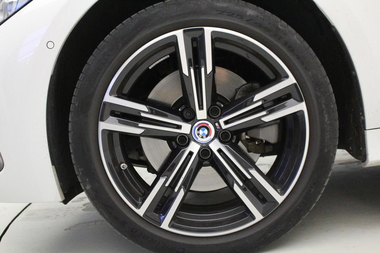 BMW 3-SERIE Touring 330e xDrive | M-Sport | Panorama | Elek. Stoelverst. | HiFi Adapt. Led | Camera |