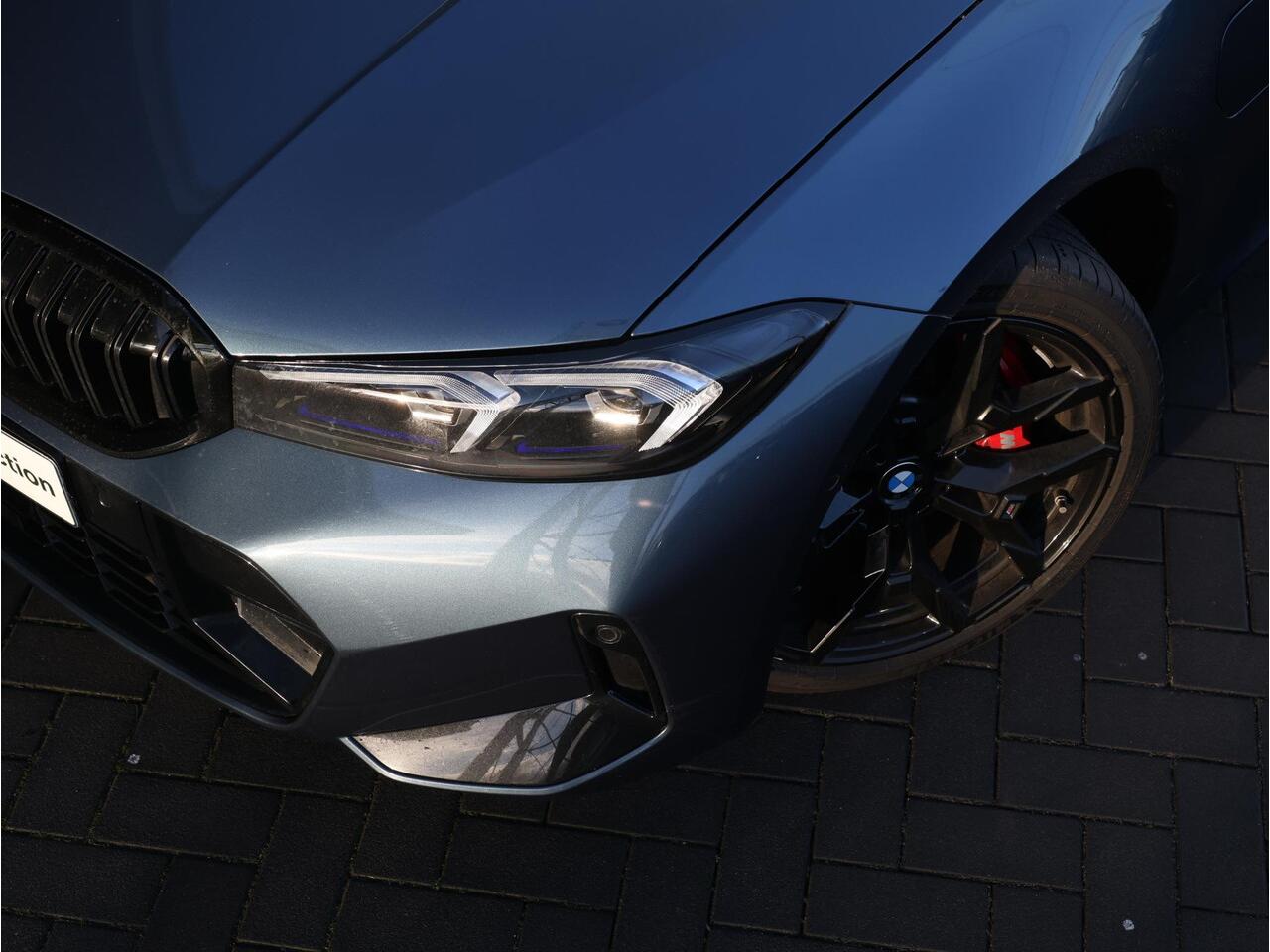 BMW 3-SERIE Touring 330e M Sportpakket Pro/ Stuurwiel Verwarming/ Comfort Access/ Elektrische Trekhaak/ Panoramadak/ Driving Assistant Professional/ Stoelverwarming/ Harman-Kardon