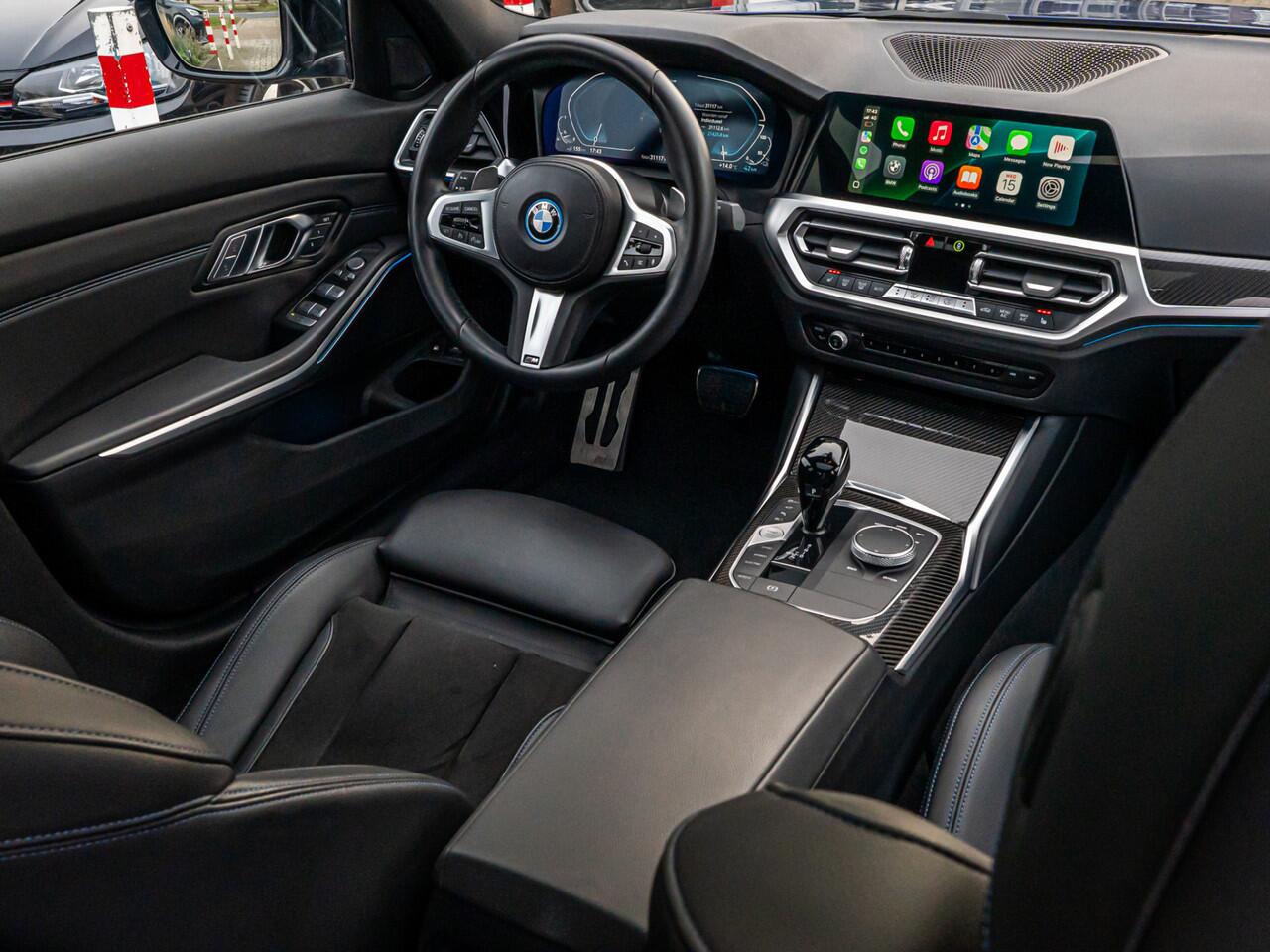 BMW 3-SERIE 330e xDrive High Exe M-Sport PANO LASER MEMORY STOEL 360 CAMERA HUD TREKHAAK BOMVOL!!!