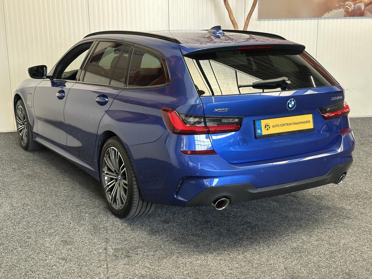 BMW 3-SERIE TOURING 330e XDRIVE 4x4 PHEV HIGH EXECUTIVE M PAKKET LEDER/ALCANTARA NAVIGATIE CRUISE CONTROL PANORAMA SCHUIF/KANTELDAK APPLE CARPLAY/ANDROID KEYLESS GO UITKLAPBARE TREKHAAK PDC ZEER MOOI !! 3010