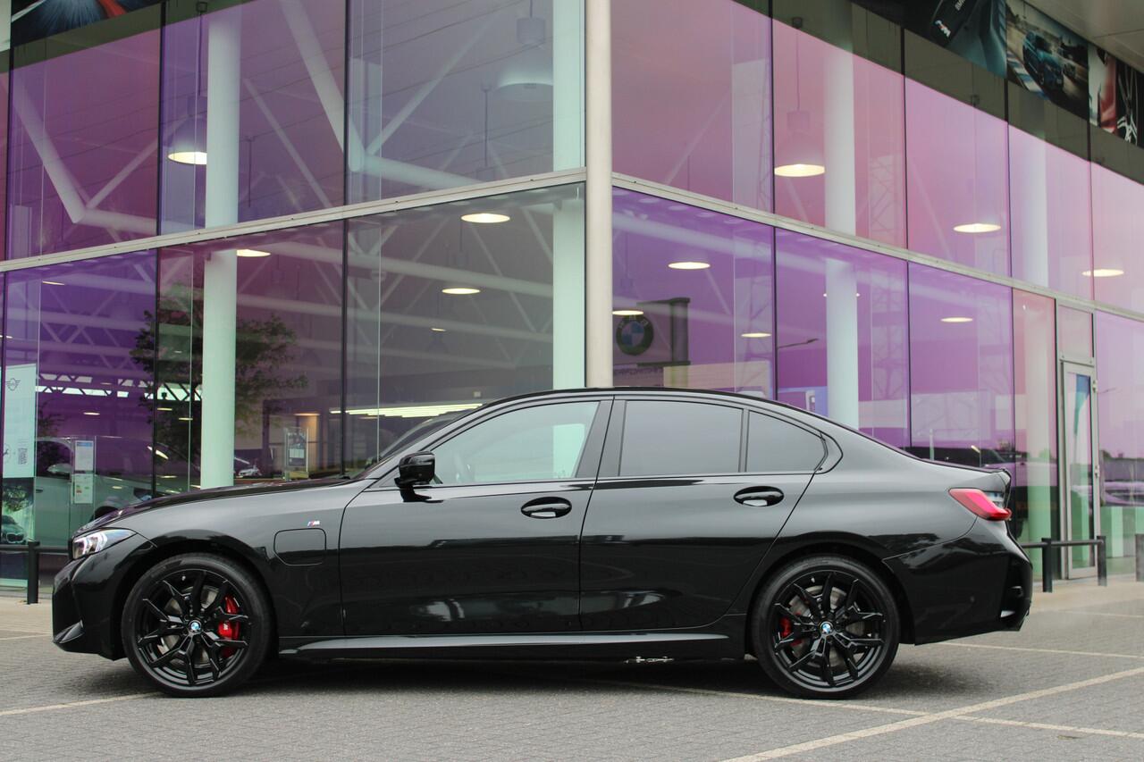 BMW 3-SERIE 330e High Executive M Sport Automaat / Schuif-kanteldak / Sportstoelen / Parking Assistant Plus / Comfort Access / Adaptieve LED / Stuurverwarming / Live Cockpit Professional