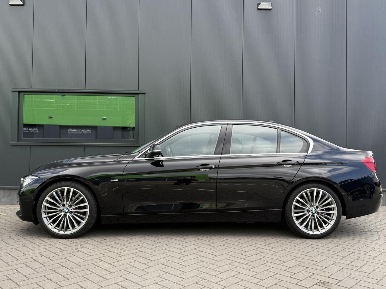 BMW 3-SERIE 318i Luxury Edition 136 PK Steptronic | Eindejaarsvoordeel | Inclusief 12 maanden garantie | NAP | Nieuwe APK | Automaat | Schuifdak | Panoramadak | Leder | Navigatie | LED koplampen | Parkeersensoren | Stoelverwarming | Climate control | Cruise control |