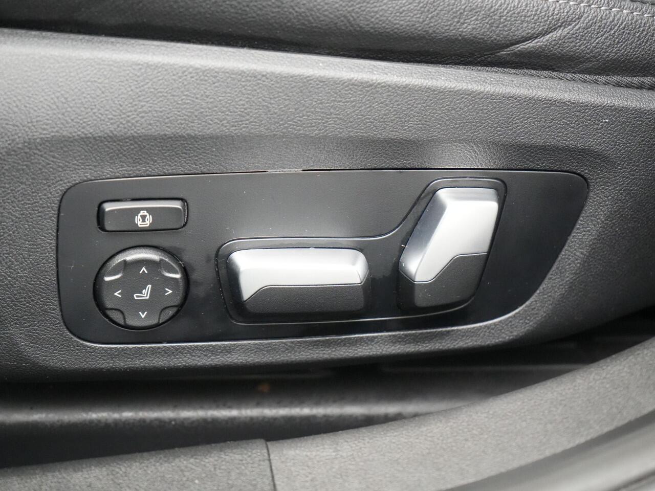 BMW 3-SERIE Touring 330e xDrive Sportline Plug In Hybrid 293pk Dealer O.H. PHEV | Panodak | Head Up | Adaptive Cruise | Laser LED | Harman & Kardon | Lederen M-Sport Sportstoelen Memory & Verwarmd | Sfeerverlichting | Virtual | Navigatie |