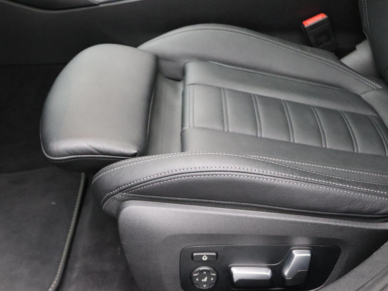 BMW 3-SERIE Touring M340i xDrive High Executive | Comfort Access | Trekhaak | Panoramadak | Elektrisch Verstelbare Voorstoelen | Driving Assistant | Laserlight | Active Cruise Control | 19''