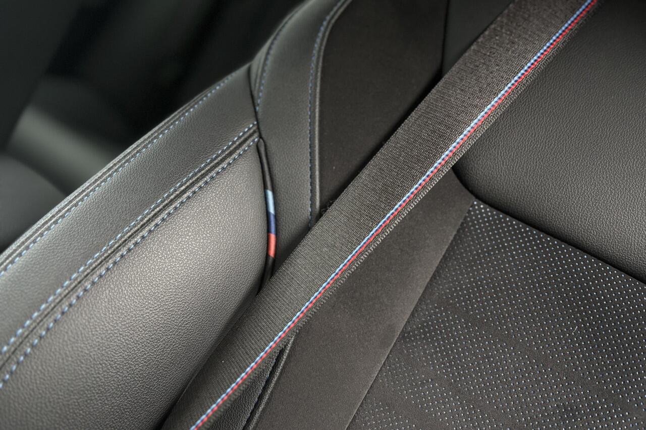 BMW 3-SERIE Touring 330e M-Sport Pro | Memory | Camera | Laserlight | Adaptive Cruise | Fabrieksgarantie