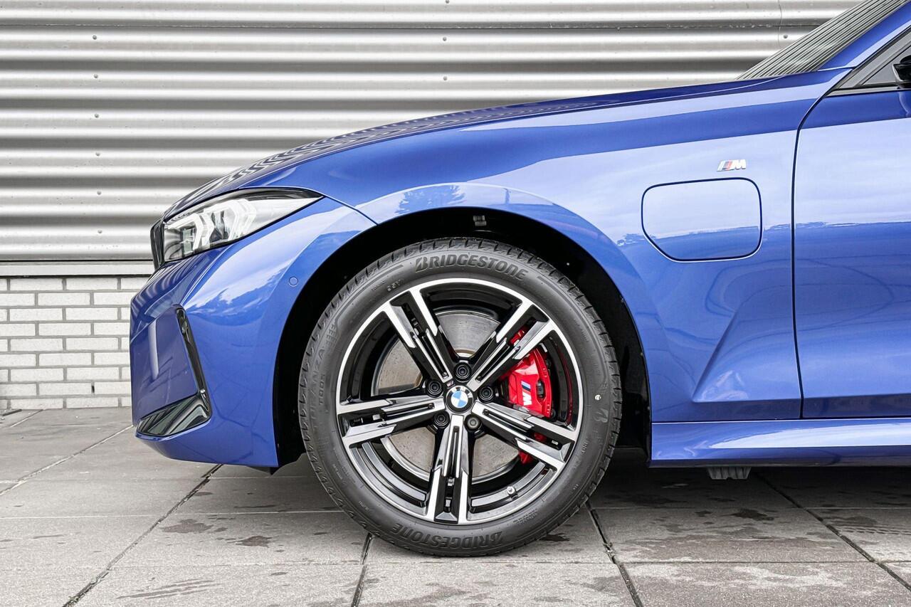 BMW 3-SERIE Touring 330e M Sportpakket Pro / Innovation Pack / Comfort Pack / Panoramadak / Trekhaak / Selections