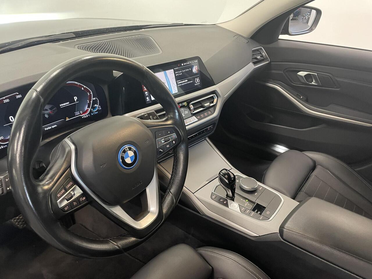 BMW 3-SERIE Touring 330e Aut. Sportline Business 292pk Airco ECC Navi Carplay Cruise Control PDC VA Virtual cockpit Sportstoelen Sensatec