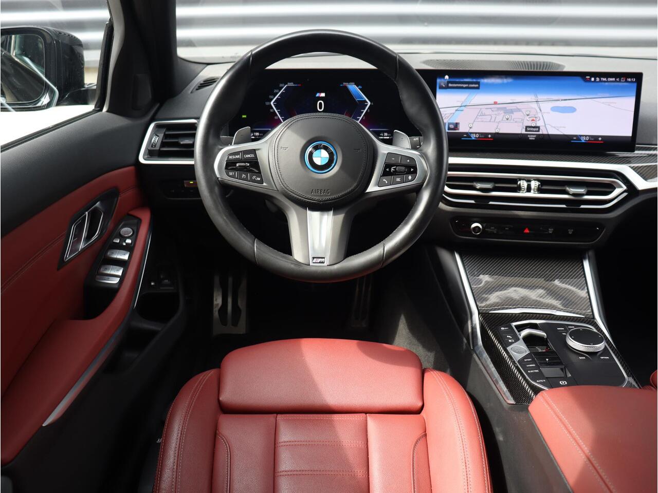 BMW 3-SERIE Touring 320e | High Executive | M Sportpakket | Panodak | Hi-Fi | Getint Glas | 19'' LMV