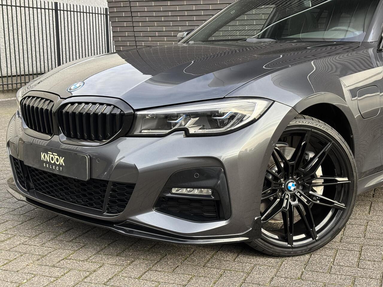 BMW 3-SERIE Touring 330e High Executive M Sport Pakket Automaat / Panoramadak / Live Cockpit Professional / Stoelverwarming / Laser Light / 20" / M Performance Pack / Head-Up Display / Shadow Line / Extra Getint Glas