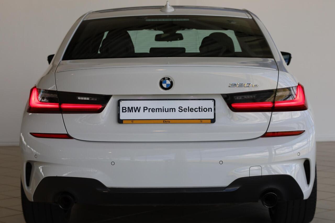 BMW 3-SERIE Sedan 320e High Executive | M Sportpakket | 19 inch | Laserlight