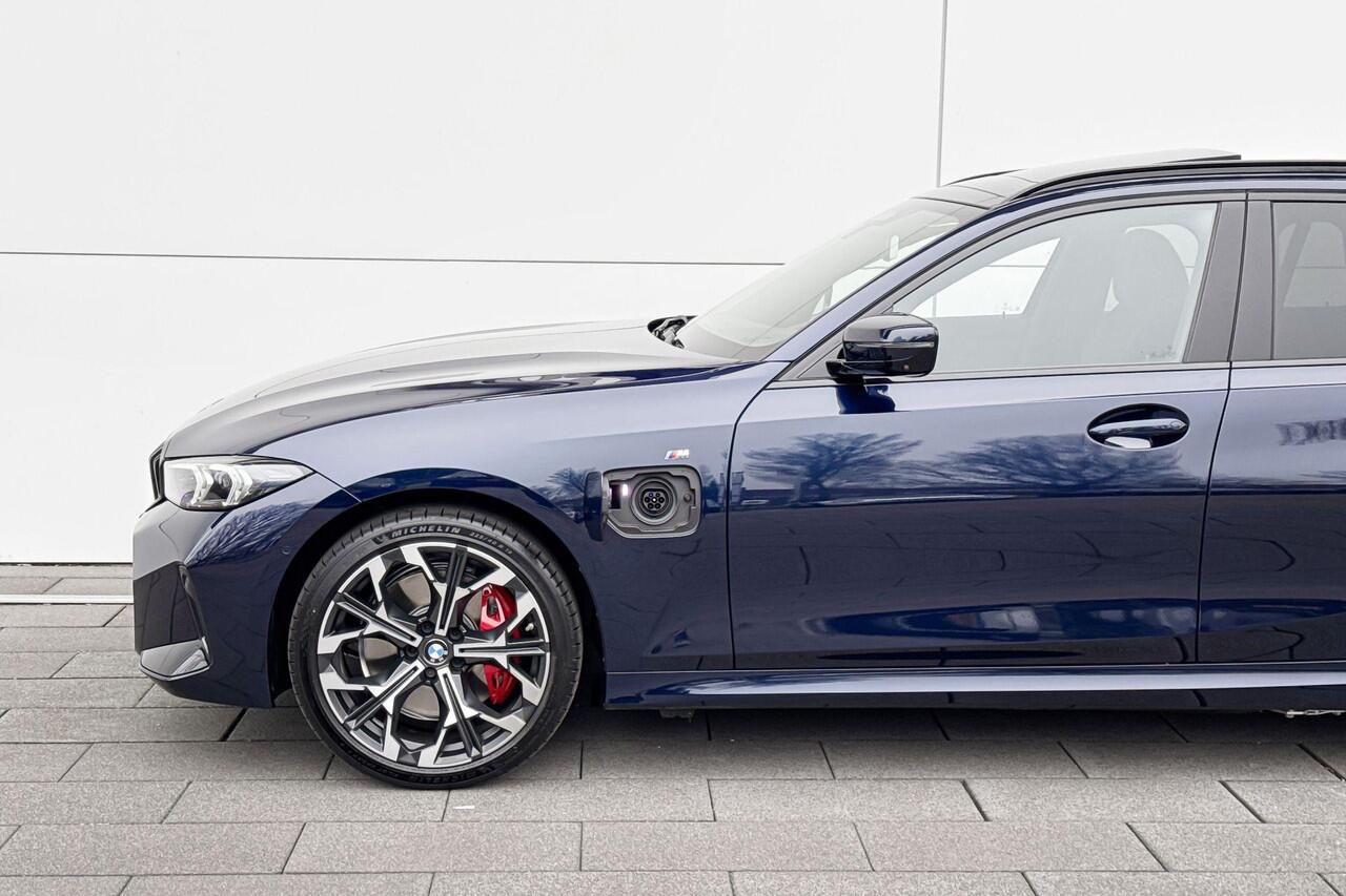 BMW 3-SERIE Touring 330e xDrive M-Sport PRO | Panoramadak | Trekhaak | Driving Assistant Professional