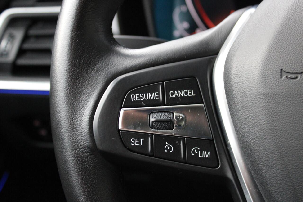 BMW 3-SERIE Touring 318i Executive Sport Line Automaat / Trekhaak / Sportstoelen / Comfort Access / Live Cockpit Professional / Stoelverwarming