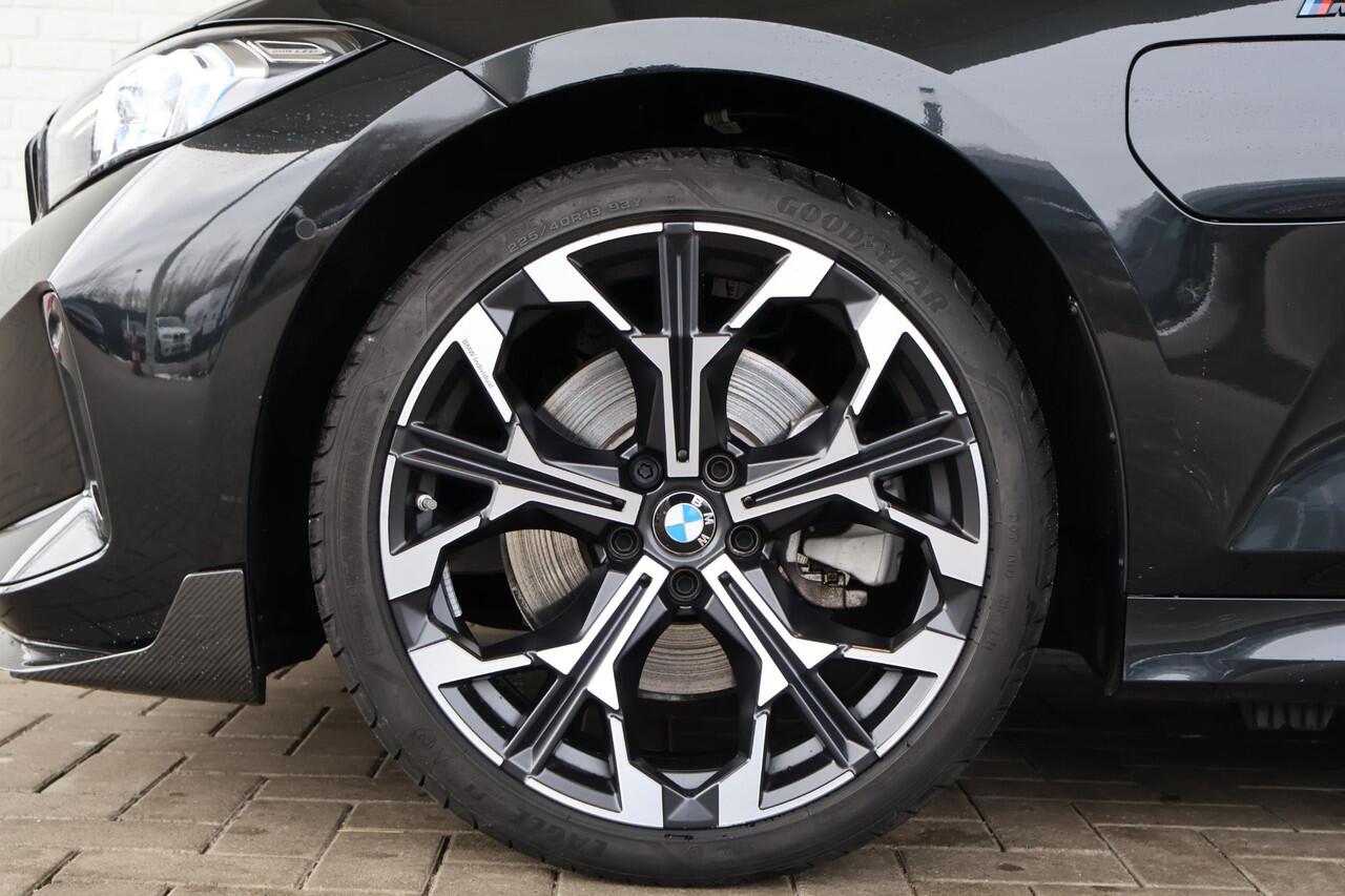 BMW 3-SERIE Sedan 330e | M Sportpakket | Comfort Pack | Stoelverwarming | Trekhaak | Active Cruise Control