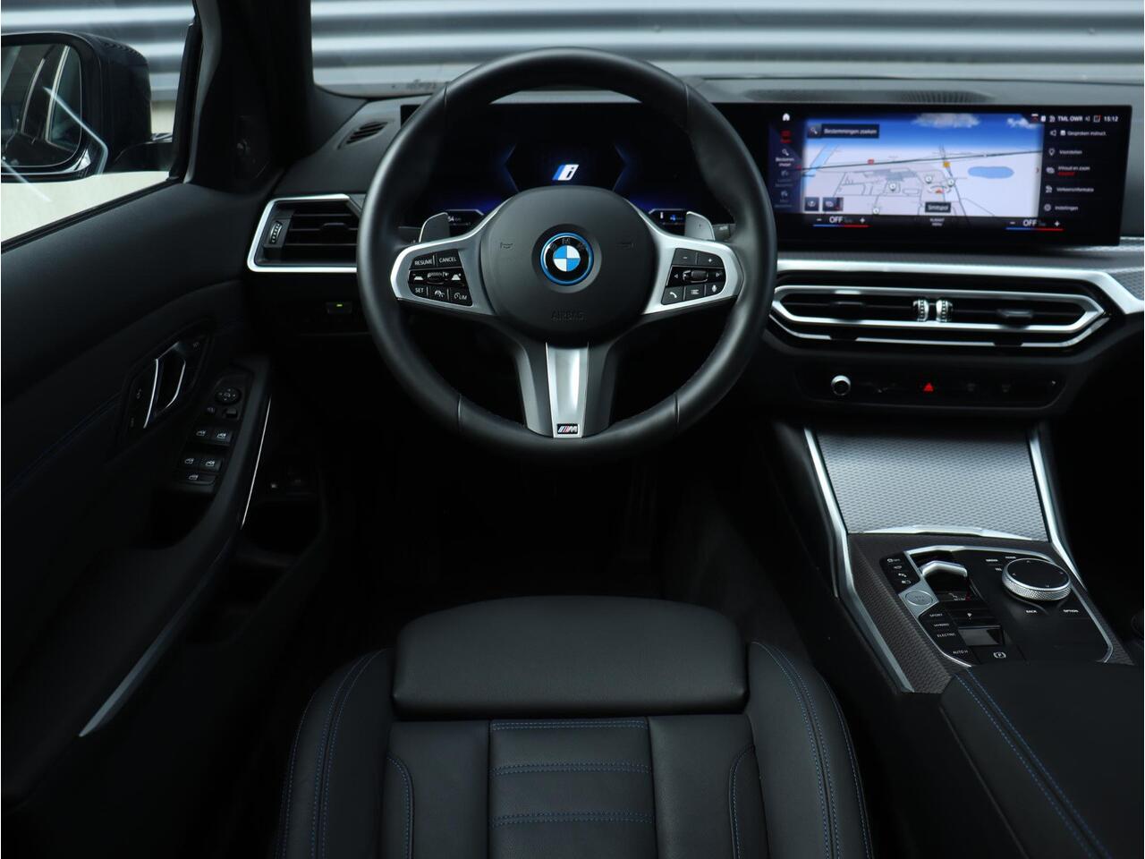 BMW 3-SERIE Touring 330e xDrive | High Executive | M Sportpakket | Panodak | Harman Kardon | Elektr. Voorstoelen | Head-Up | Driving Assistant | Adaptive Cruise Control | Parking Assistant Plus | Comfort Access | 19'' LMV