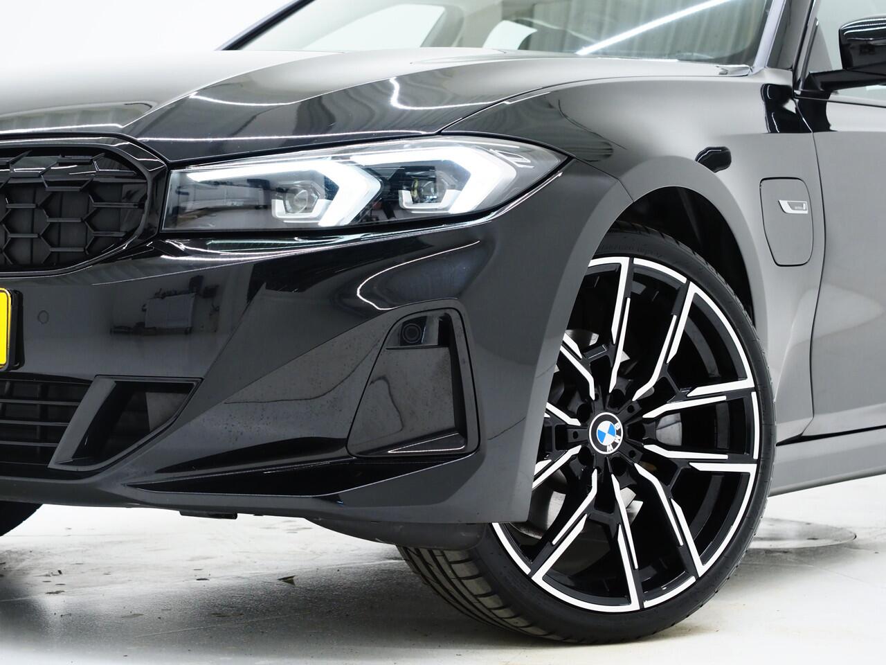 BMW 3-SERIE Touring 320e LCI Shadow Line | Nieuw Model | Widescreen | Carplay | Leder | Cruise | DAB | LED | PDC