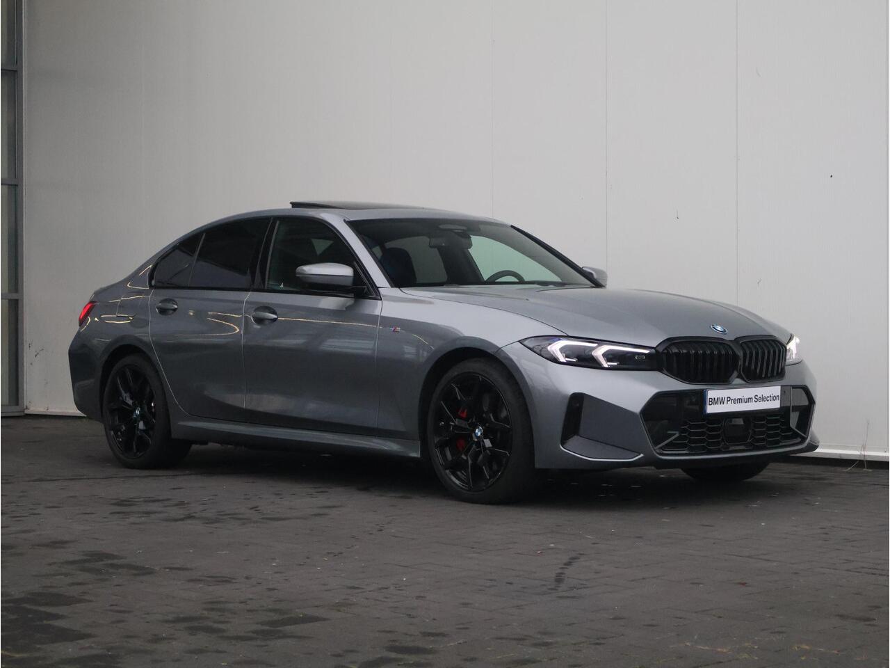 BMW 3-SERIE 330e M Sportpakket Pro/ Stuurwiel verwarmd/ Comfort Access/ Elektrische Trekhaak/ Schuif-Kanteldak/ M Sportstoelen/ Harman-Kardon/ Driving Assistant Professional