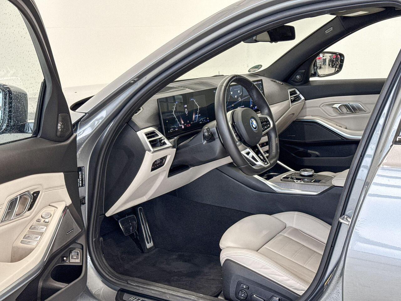 BMW 3-SERIE Touring 330e xDrive Innovation Pack M Sportpakket Pro Aut.