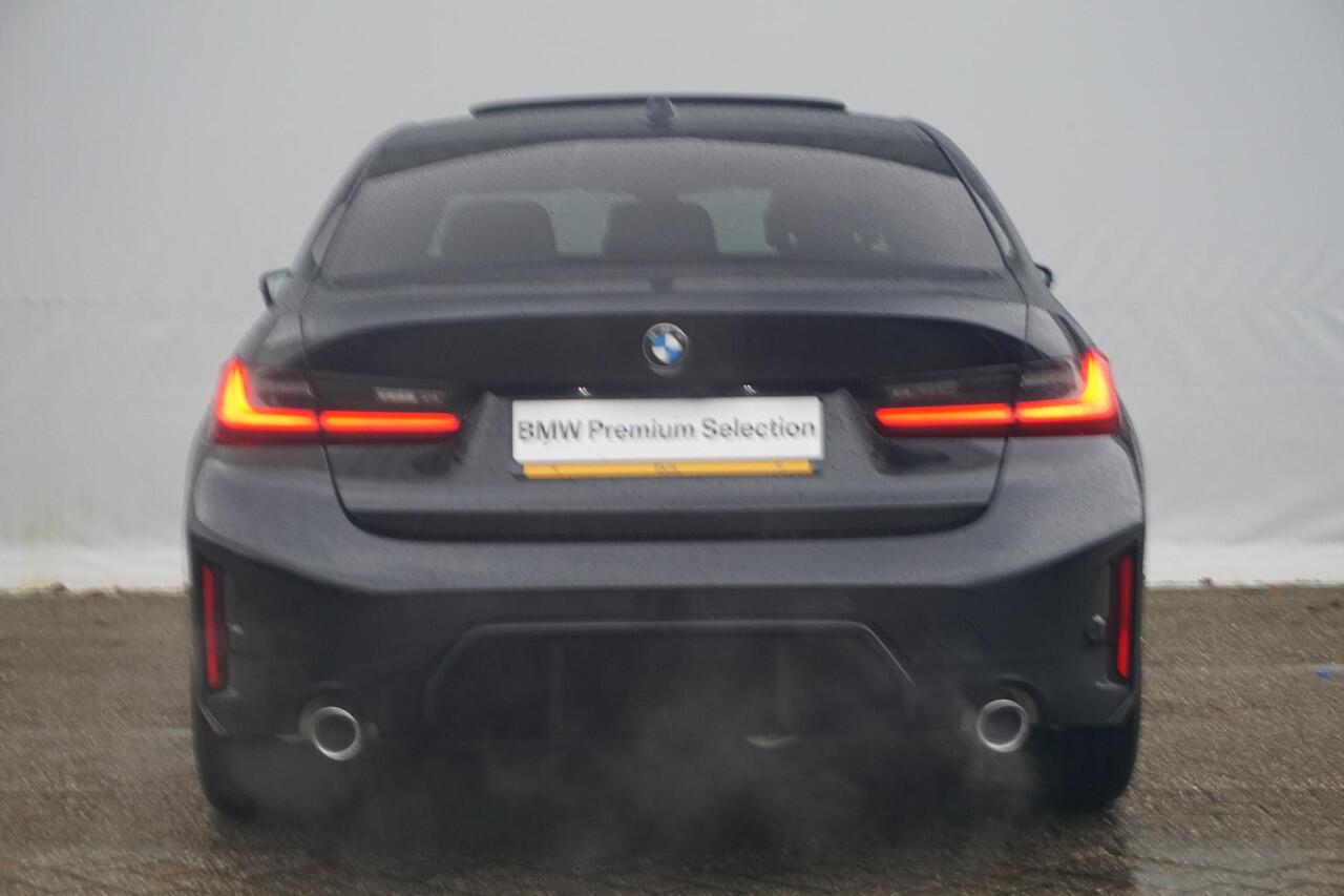 BMW 3-SERIE Sedan 318i M Sport / Panorama Dak / Stoel- en Stuurverwarming | Ekris Selection